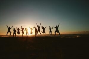 ما هي السعادة الحقيقية؟ وكيف أكون سعيدة؟ وتلخيص كتاب نظرية الفستق
