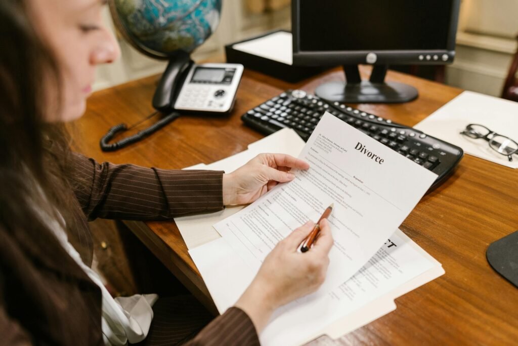 المهارات الأساسية التي تحتاجها الأم للحصول على عمل في الاستشارات القانونية